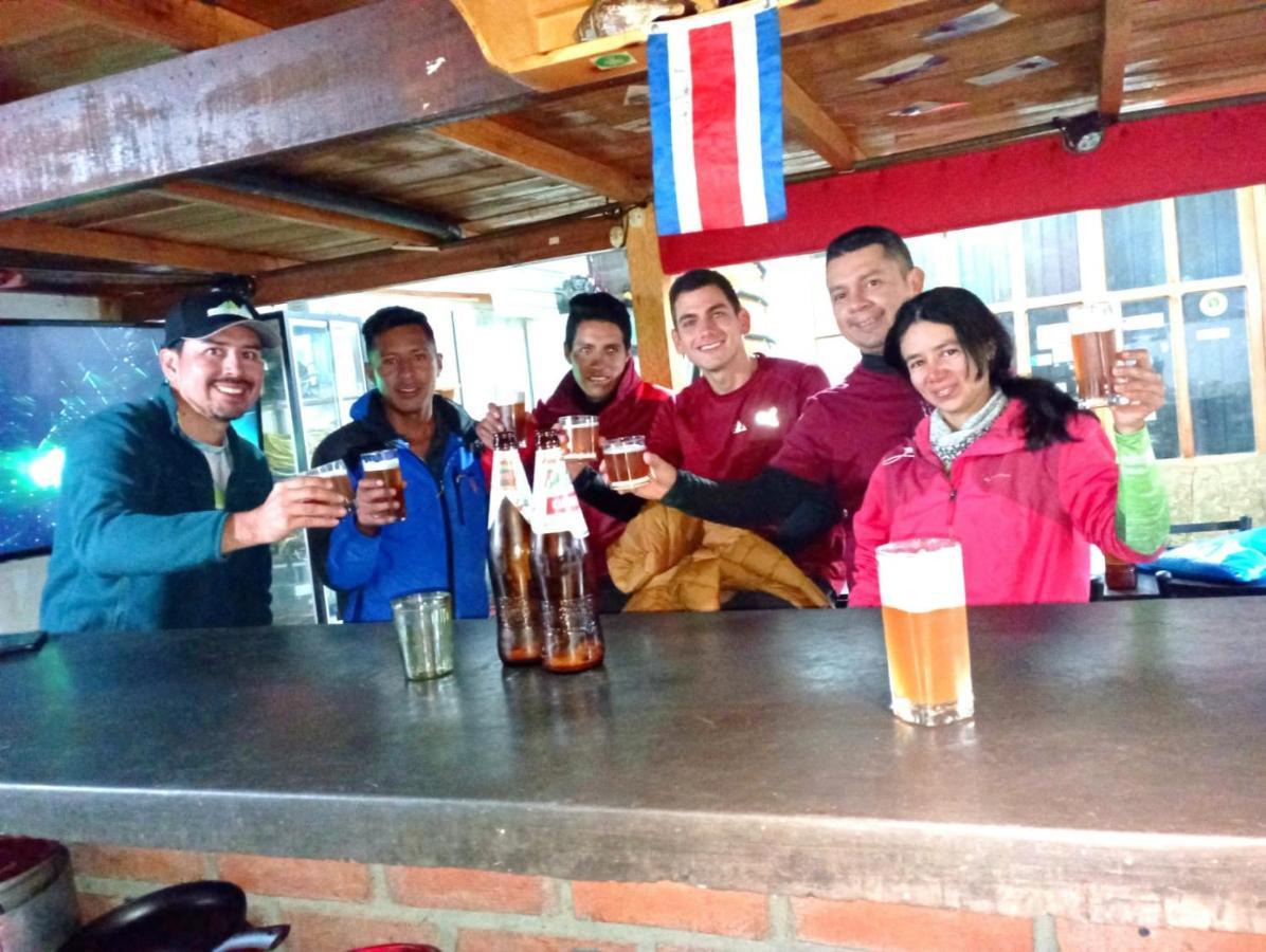 Andes Hostel Huaraz  Exterior photo